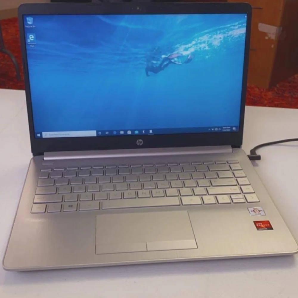 15” SILVER HP LAPTOP.